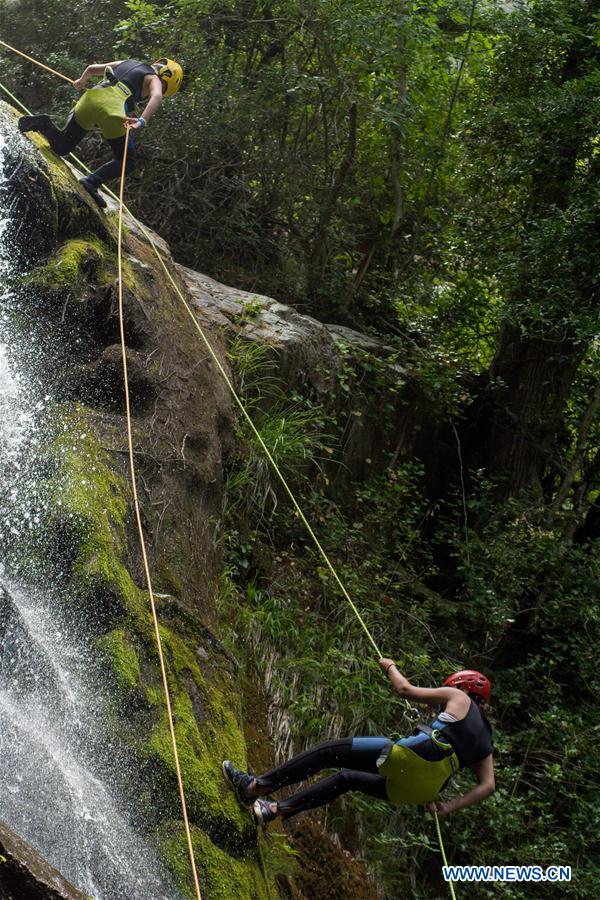 (SP)GREECE-LARISSA-WATERFALL RAPPELLING