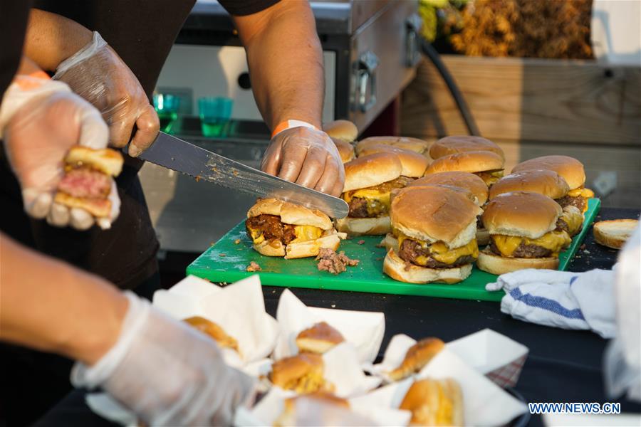 U.S.-NEW YORK-BATTLE OF BURGER