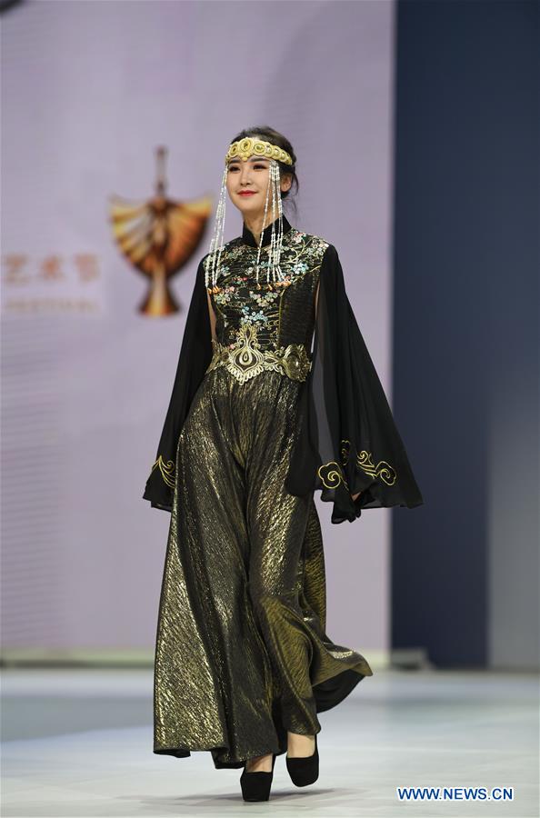 CHINA-INNER MONGOLIA-HOHHOT-COSTUME FESTIVAL (CN)