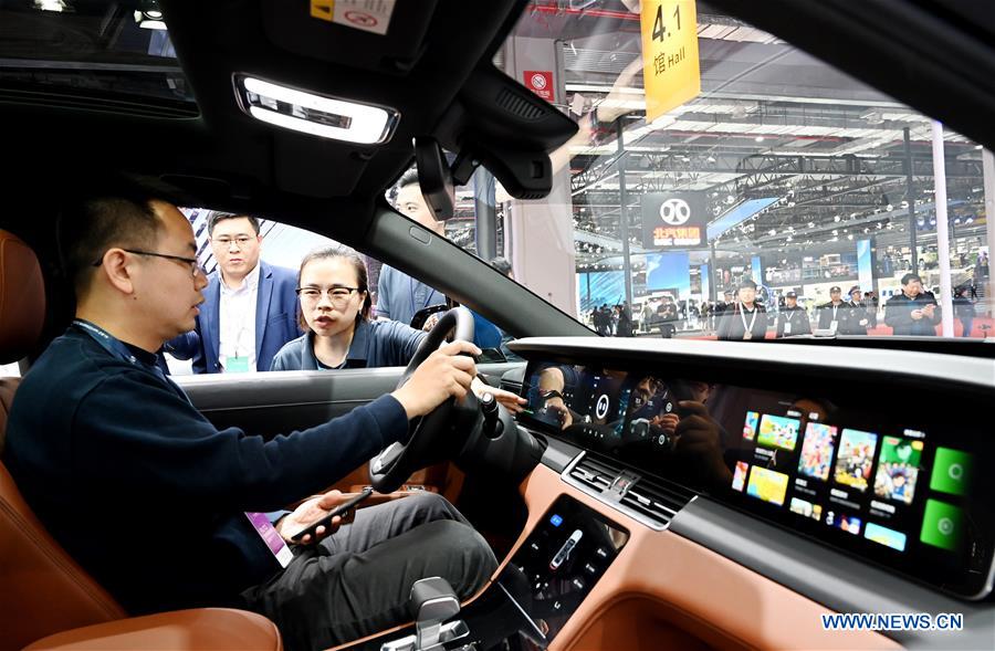 Xinhua Headlines: World's largest auto market eyes NEV, AI for new growth