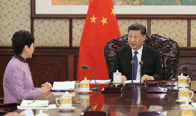 Xi meets with HKSAR chief executive