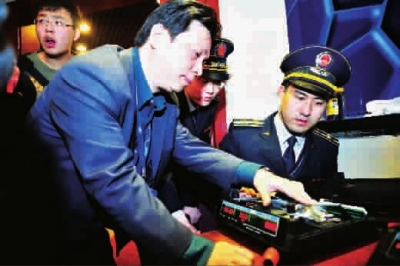 電子秤作弊“美林閣”食苦果 著名商標(biāo)終摘牌