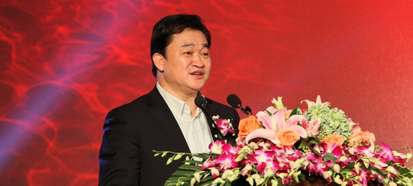 新華網(wǎng)董事長(zhǎng)、總裁田舒斌致開幕詞