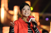 著名青年歌唱家、二炮文工團(tuán)副團(tuán)長陳思思傾情表演