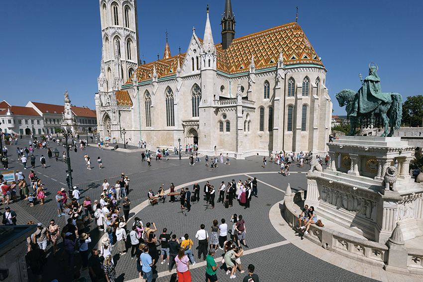 與余澤民相遇，與拉斯洛結緣