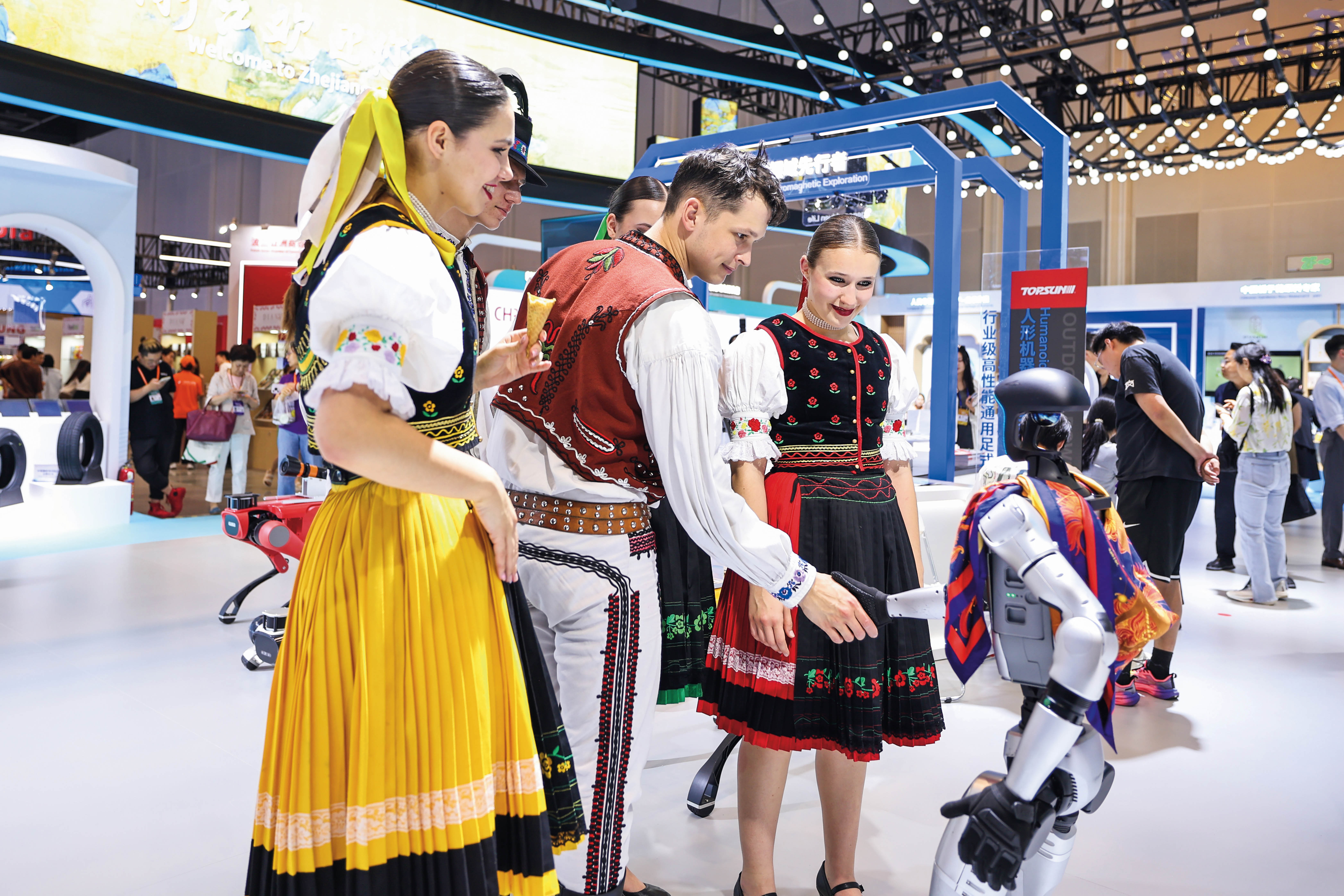 AI競逐：應(yīng)用與治理并行