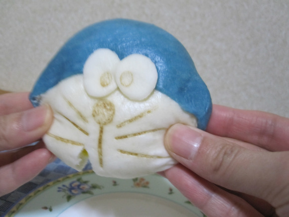 不忍下口！日便利店推出機(jī)器貓饅頭【圖】