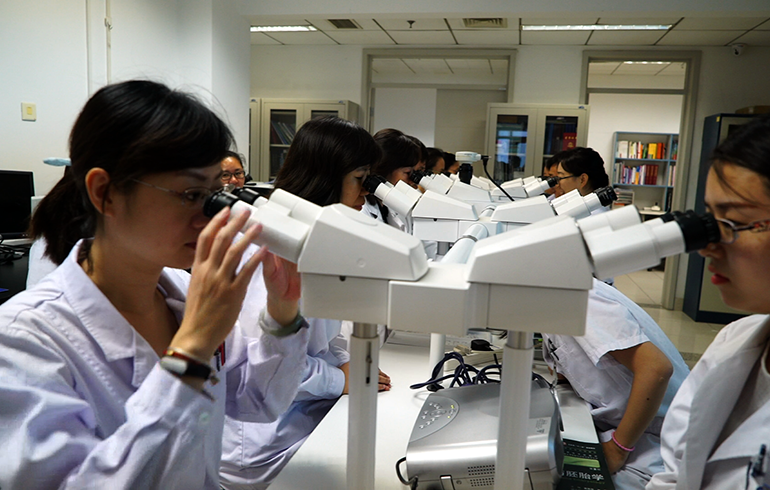 致敬偉大改革｜對(duì)話40年，講述身邊的健康故事33—好醫(yī)生是這樣煉成的