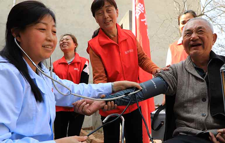 致敬偉大改革｜對(duì)話40年，講述身邊的健康故事39—免疫規(guī)劃40年，撐起健康保護(hù)傘