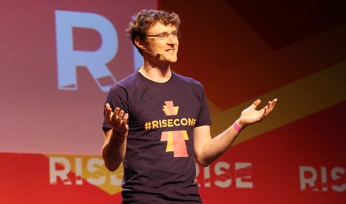 專(zhuān)訪全球“網(wǎng)絡(luò)峰會(huì)”創(chuàng)始人帕迪·科斯格雷夫