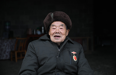 “死守陣地，決不能后退一寸”——記抗美援朝老兵黃忠茂