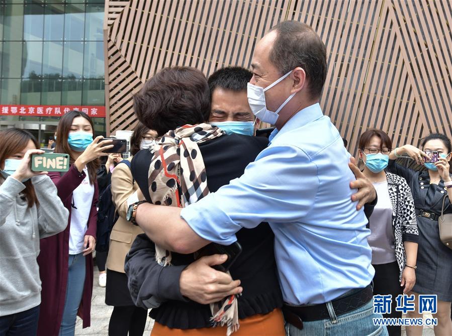 (社會(huì))(12)抗疫“戰(zhàn)友”重聚