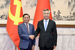 李希同越共中央政治局委員、中央書記處書記、中央檢查委員會主任陳錦繡舉行會談