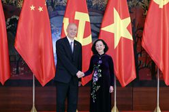 蔡奇同越共中央政治局委員、中央書記處常務書記張氏梅舉行會談