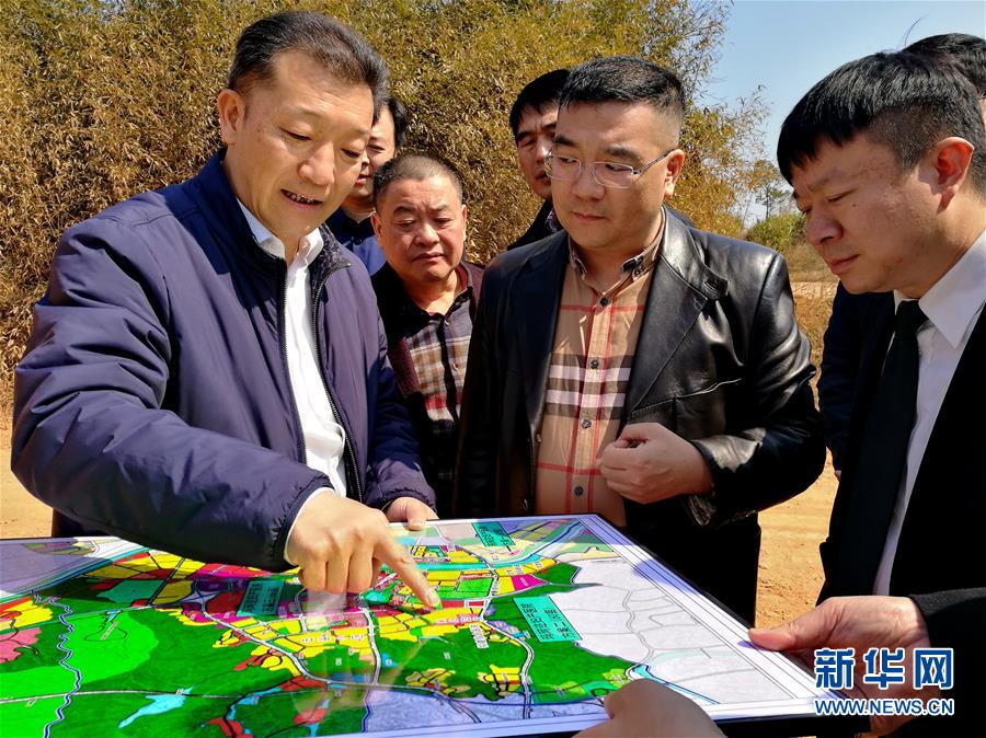 （新華全媒頭條&middot;十九大特別報(bào)道&middot;圖文互動）（6）再塑黨的形象的偉大工程&mdash;&mdash;中國共產(chǎn)黨自身建設(shè)的五年探索之路