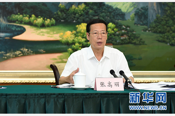 9月16日至18日，中共中央政治局常委、國務(wù)院副總理張高麗在廣西調(diào)研。這是9月17日，張高麗在南寧主持召開“十三五”規(guī)劃編制工作座談會。 新華社記者張鐸攝 