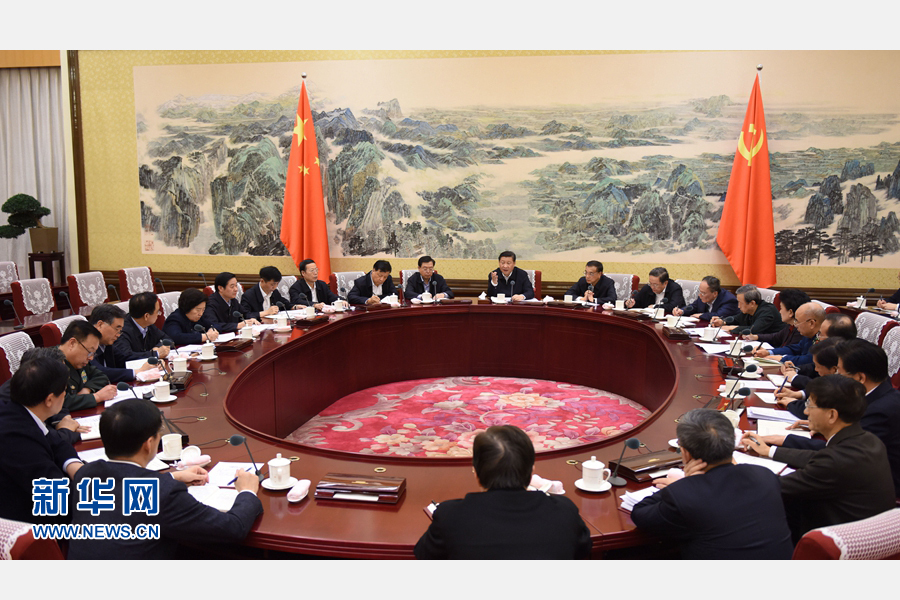 12月28日至29日，中共中央政治局召開(kāi)專題民主生活會(huì)，對(duì)照檢查踐行“三嚴(yán)三實(shí)”情況，討論研究加強(qiáng)黨風(fēng)廉政建設(shè)措施。中共中央總書(shū)記習(xí)近平主持會(huì)議并發(fā)表重要講話。新華社記者 李學(xué)仁 攝 