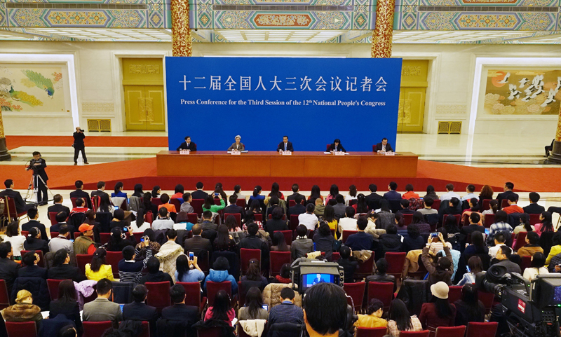 3月15日，國(guó)務(wù)院總理李克強(qiáng)在北京人民大會(huì)堂與中外記者見(jiàn)面，并回答記者提問(wèn)。新華社記者 李賀 攝