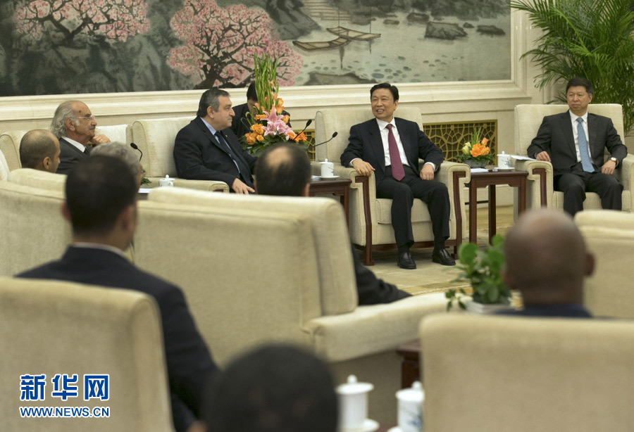 4月25日，國家副主席李源潮在北京人民大會堂會見出席“中國－阿拉伯國家政黨對話會”的外方代表。 新華社記者馬占成攝