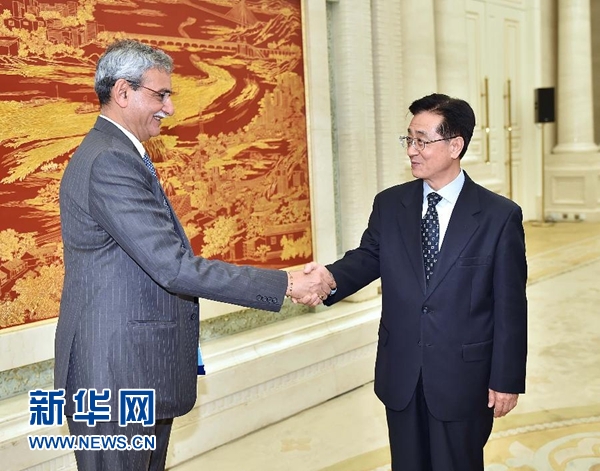 5月9日，中共中央書記處書記、中央紀(jì)委副書記趙洪祝在北京會(huì)見印度中央監(jiān)察委員會(huì)主席喬杜里。 新華社記者 李濤 攝