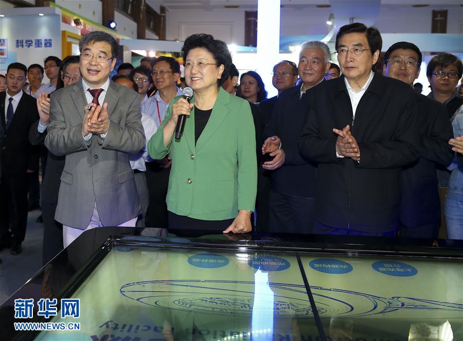 （新華網(wǎng)）劉延東、郭金龍參加2016年全國科技活動周活動