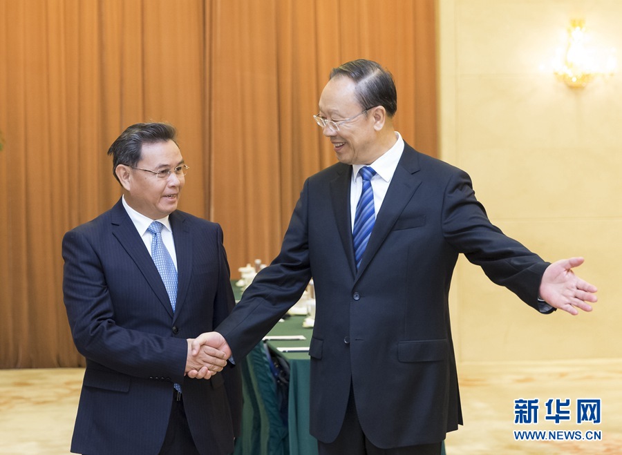 10月12日，中共中央書(shū)記處書(shū)記、全國(guó)政協(xié)副主席杜青林在北京會(huì)見(jiàn)來(lái)華訪問(wèn)并出席“2016中國(guó)共產(chǎn)黨與世界對(duì)話會(huì)”的老撾人革黨中央政治局委員、建國(guó)陣線中央主席賽頌蓬·豐威漢率領(lǐng)的老撾人革黨代表團(tuán)?！⌒氯A社記者丁海濤攝