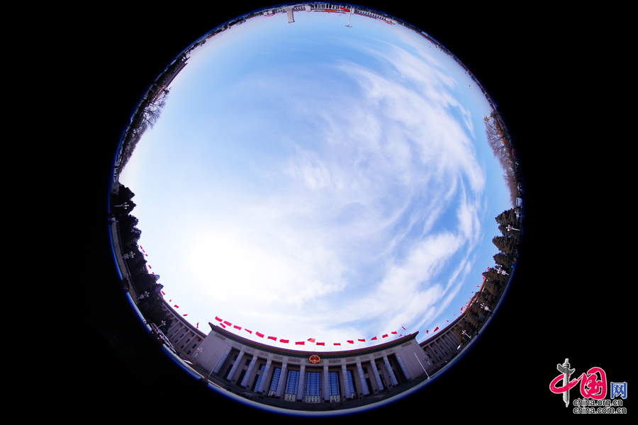  人民大會(huì)堂、天安門廣場、人民英雄紀(jì)念碑外部全景。中國網(wǎng) 鄭亮攝