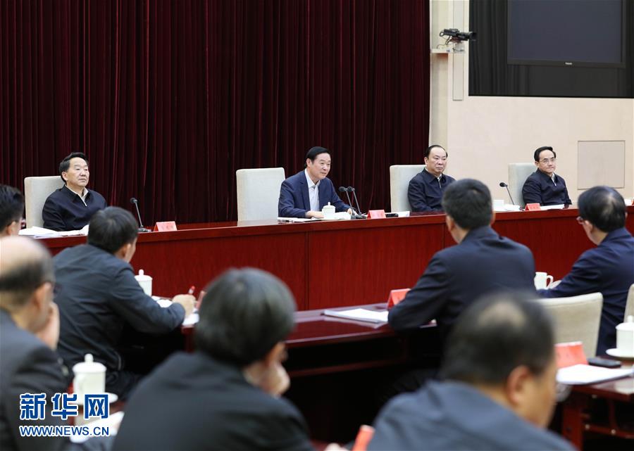  2月17日，在習近平總書記主持召開黨的新聞輿論工作座談會并發(fā)表重要講話一周年之際，中宣部在北京召開2017年新聞戰(zhàn)線“新春走基層”活動座談會。中共中央政治局委員、中央書記處書記、中宣部部長劉奇葆出席會議并講話。新華社記者 王曄 攝
