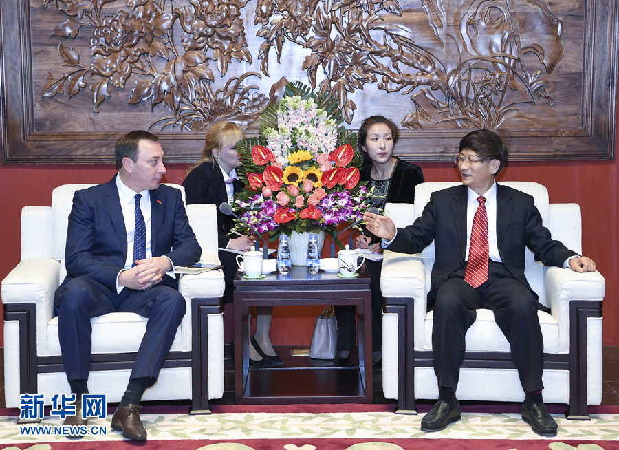 4月10日，中共中央政治局委員、中央政法委書記、中白政府間合作委員會中方主席孟建柱在北京會見白俄羅斯總統(tǒng)辦公廳副主任、中白政府間合作委員會白方主席斯諾普科夫。新華社記者 張領(lǐng) 攝