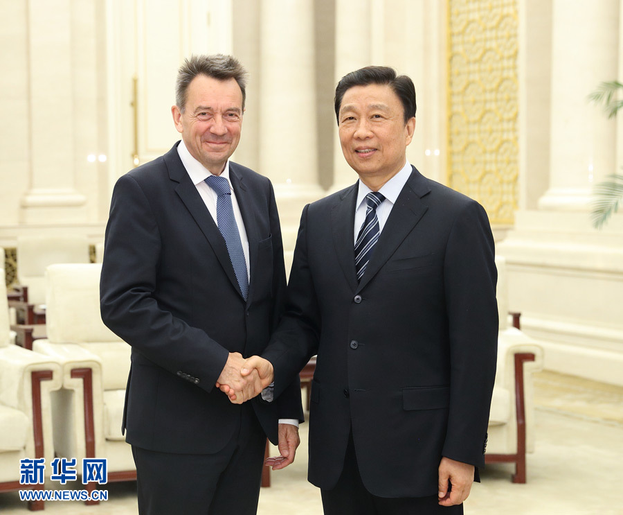 5月15日，國(guó)家副主席、中國(guó)紅十字會(huì)名譽(yù)會(huì)長(zhǎng)李源潮在北京會(huì)見來華出席“一帶一路”國(guó)際合作高峰論壇的紅十字國(guó)際委員會(huì)主席莫雷爾。新華社記者 王曄 攝