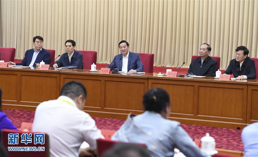 5月18日，中共中央政治局委員、中央書記處書記、中宣部部長(zhǎng)劉奇葆在北京出席紀(jì)念新華書店成立80周年座談會(huì)并講話。 新華社記者 張領(lǐng) 攝