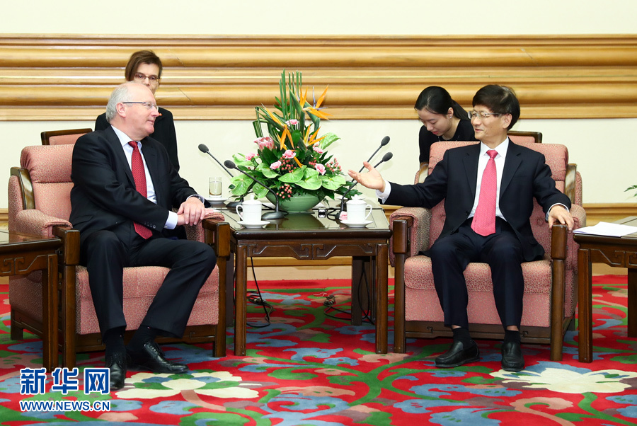 6月15日，中共中央政治局委員、中央政法委書(shū)記孟建柱在北京會(huì)見(jiàn)德國(guó)聯(lián)邦總理府情報(bào)國(guó)務(wù)秘書(shū)弗里徹。 新華社記者 謝環(huán)馳 攝