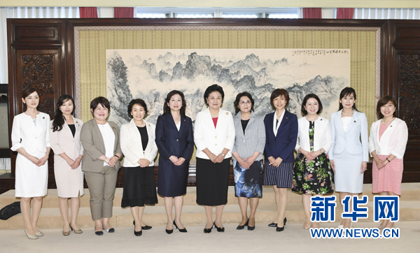 　　7月12日，國務(wù)院副總理劉延東在北京會見以日本自民黨前總務(wù)會長野田圣子為首的日本執(zhí)政黨女國會議員代表團一行。 新華社記者 高潔 攝