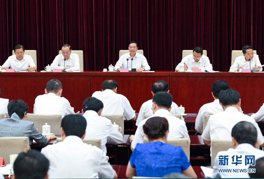 7月28日，中宣部在北京召開全國(guó)宣傳部長(zhǎng)專題工作會(huì)議，學(xué)習(xí)貫徹習(xí)近平總書記在省部級(jí)主要領(lǐng)導(dǎo)干部專題研討班上的重要講話精神。中共中央政治局委員、中央書記處書記、中宣部部長(zhǎng)劉奇葆出席會(huì)議并講話。新華社記者張領(lǐng)攝