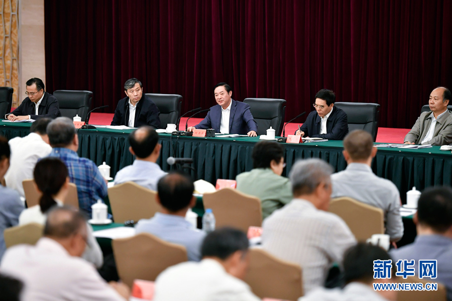 9月7日，中共中央政治局委員、中央書記處書記、中宣部部長(zhǎng)劉奇葆在北京出席全國電視劇工作座談會(huì)并講話。 新華社記者 燕雁 攝

