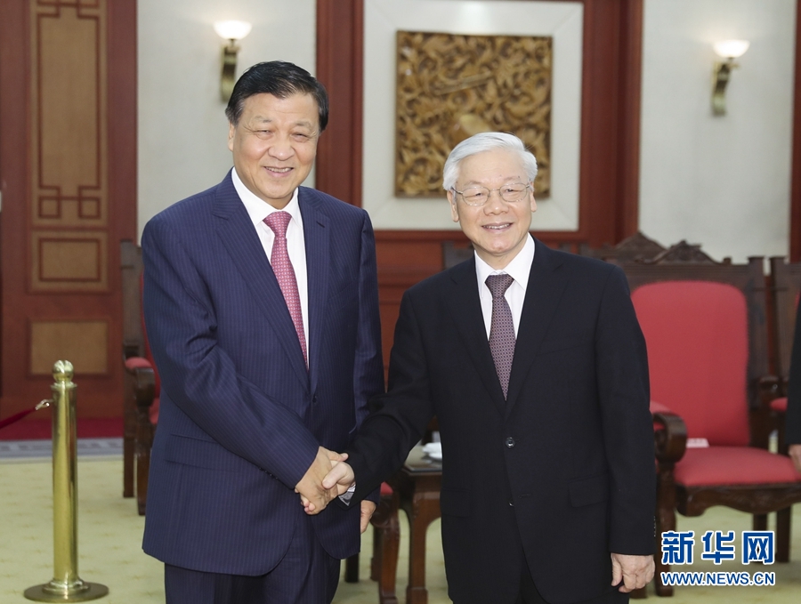 應(yīng)越南共產(chǎn)黨邀請，中共中央政治局常委、中央書記處書記劉云山9月18日至19日對越南進(jìn)行正式訪問。這是9月18日，劉云山在河內(nèi)會(huì)見越共中央總書記阮富仲。 新華社記者 丁林 攝