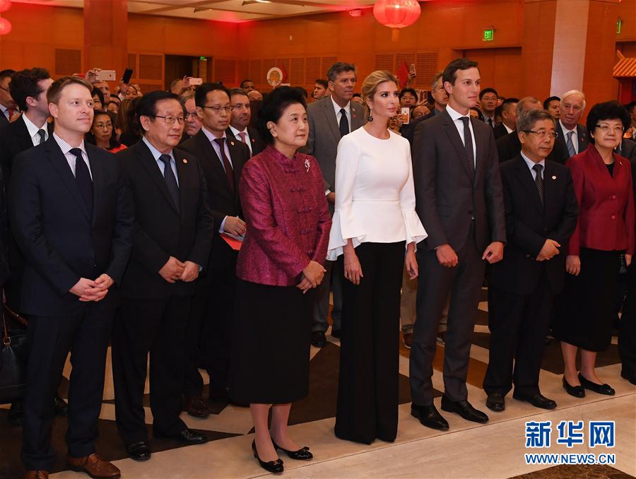 當(dāng)?shù)貢r(shí)間9月27日晚，正在華盛頓出席首輪中美社會和人文對話的國務(wù)院副總理劉延?xùn)|出席中國駐美國使館2017年國慶招待會。新華社記者殷博古攝