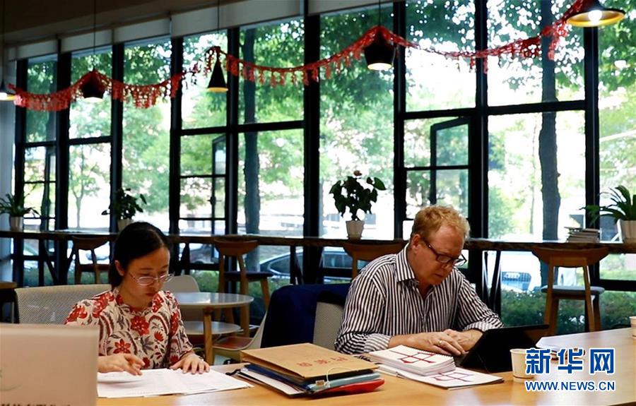 （十九大時(shí)光&middot;圖文互動(dòng)）（1）中國(guó)成就，世界矚目&mdash;&mdash;來(lái)自基層蹲點(diǎn)現(xiàn)場(chǎng)的報(bào)道