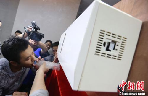 圖為南京一家科研單位研發(fā)的空氣凈化器。<a target='_blank' >中新社</a>發(fā) 泱波 攝