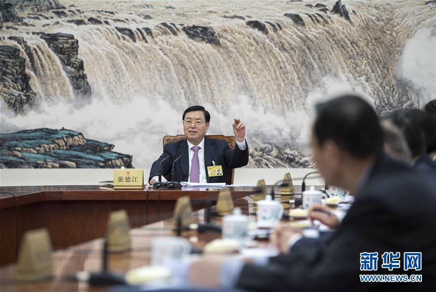 1月29日，十二屆全國人大常委會(huì)第一百零九次委員長會(huì)議在北京人民大會(huì)堂舉行，張德江委員長主持會(huì)議。 新華社記者 李濤 攝