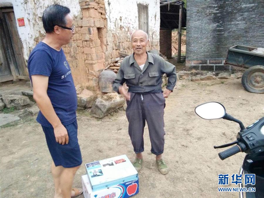 (新時(shí)代奮斗者·圖文互動(dòng))“他為扶貧耗盡了心血”——追記江西駐村扶貧干部胡學(xué)發(fā)