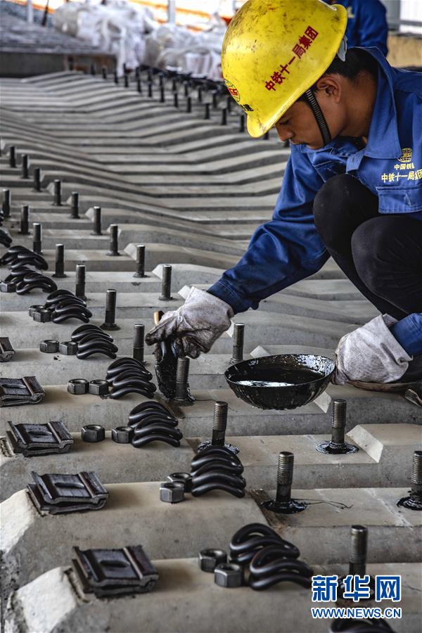 (經(jīng)濟(jì))(5)加緊制造蒙華鐵路軌排
