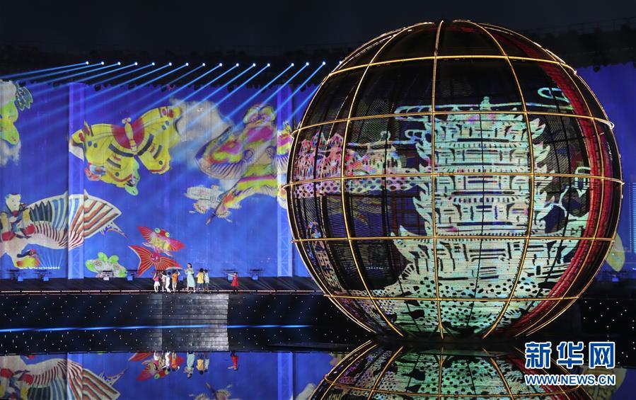 （新華全媒頭條·上合青島峰會(huì)·圖文互動(dòng)）（3）攜手前進(jìn)，開啟上合發(fā)展新征程 ——習(xí)近平主席主持上合組織青島峰會(huì) 并舉行系列活動(dòng)紀(jì)實(shí)