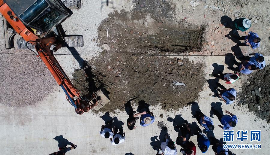 (圖文互動)(1)常州一工業(yè)園填埋化工廢料被舉報 相關(guān)嫌疑人已刑事拘留審查