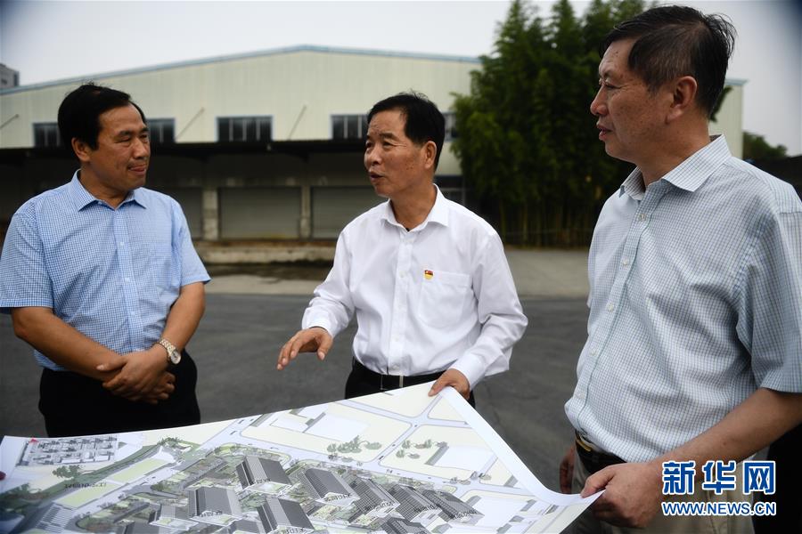 （新時(shí)代擔(dān)當(dāng)作為典型風(fēng)采·圖文互動）（1）李世貴：做群眾需要的“鐵肩膀”