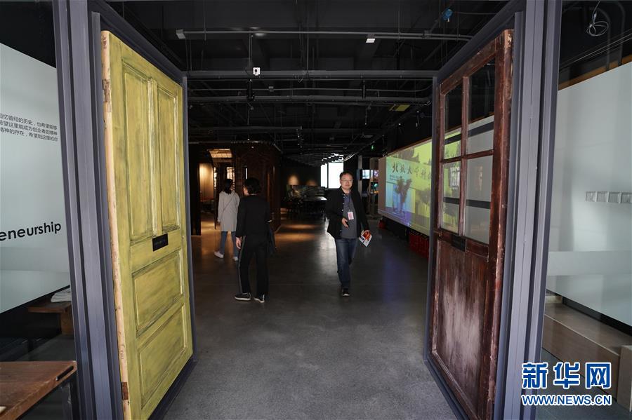 （新華全媒頭條·圖文互動）（9）奔跑吧，中關(guān)村！——寫在習(xí)近平總書記率領(lǐng)中央政治局到中關(guān)村集體學(xué)習(xí)5周年之際