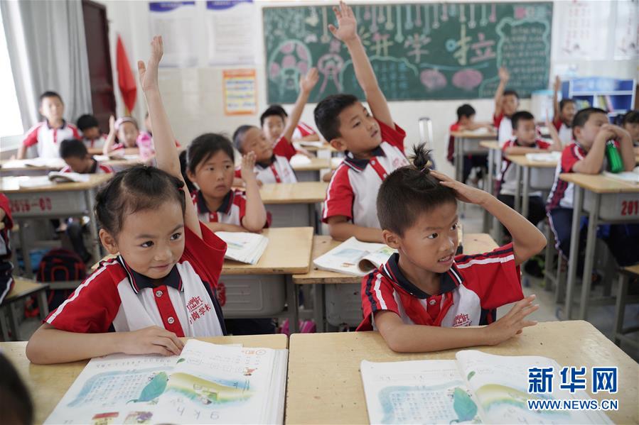 （新華全媒頭條·壯闊東方潮　奮進(jìn)新時(shí)代——慶祝改革開(kāi)放40年·圖文互動(dòng)）（5）小崗，與時(shí)代同行——“中國(guó)農(nóng)村改革第一村”40年變遷的改革啟示