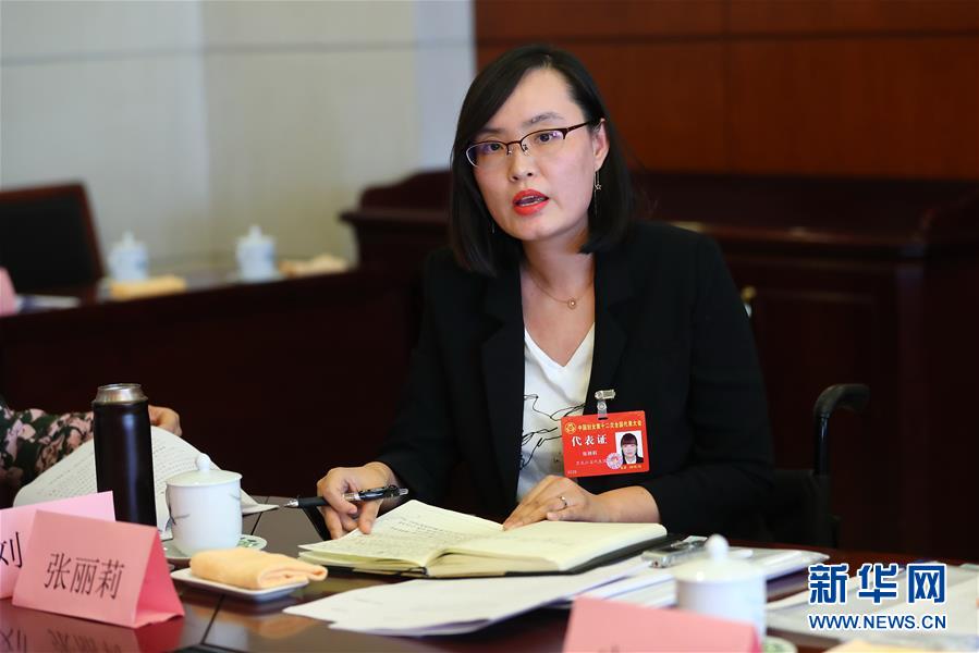 (關(guān)注婦代會)(3)放飛巾幗夢想 共襄復興偉業(yè)——中國婦女十二大各代表團認真學習黨中央致詞