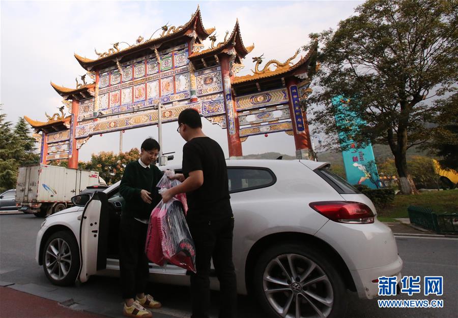 (在習(xí)近平新時(shí)代中國特色社會主義思想指引下·慶祝改革開放40周年·協(xié)調(diào)發(fā)展)(新華全媒頭條·圖文互動)(1)協(xié)調(diào)發(fā)展:奏響全面建成小康社會交響曲