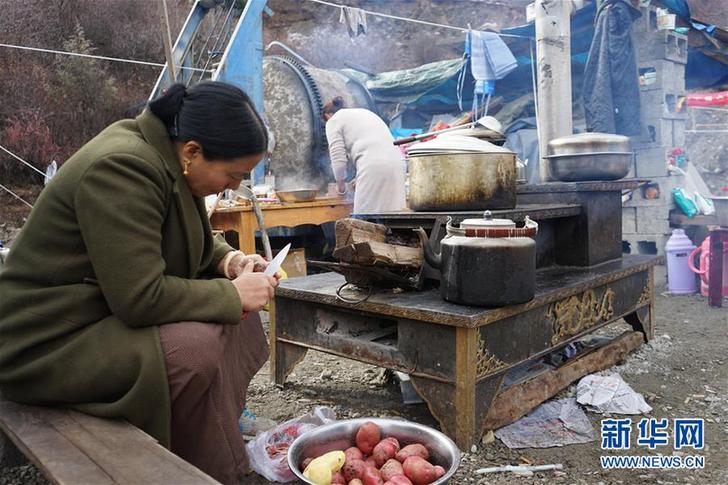 (圖文互動(dòng))(4)日子繼續(xù)好好過(guò)——探訪(fǎng)金沙江堰塞湖四川安置點(diǎn)